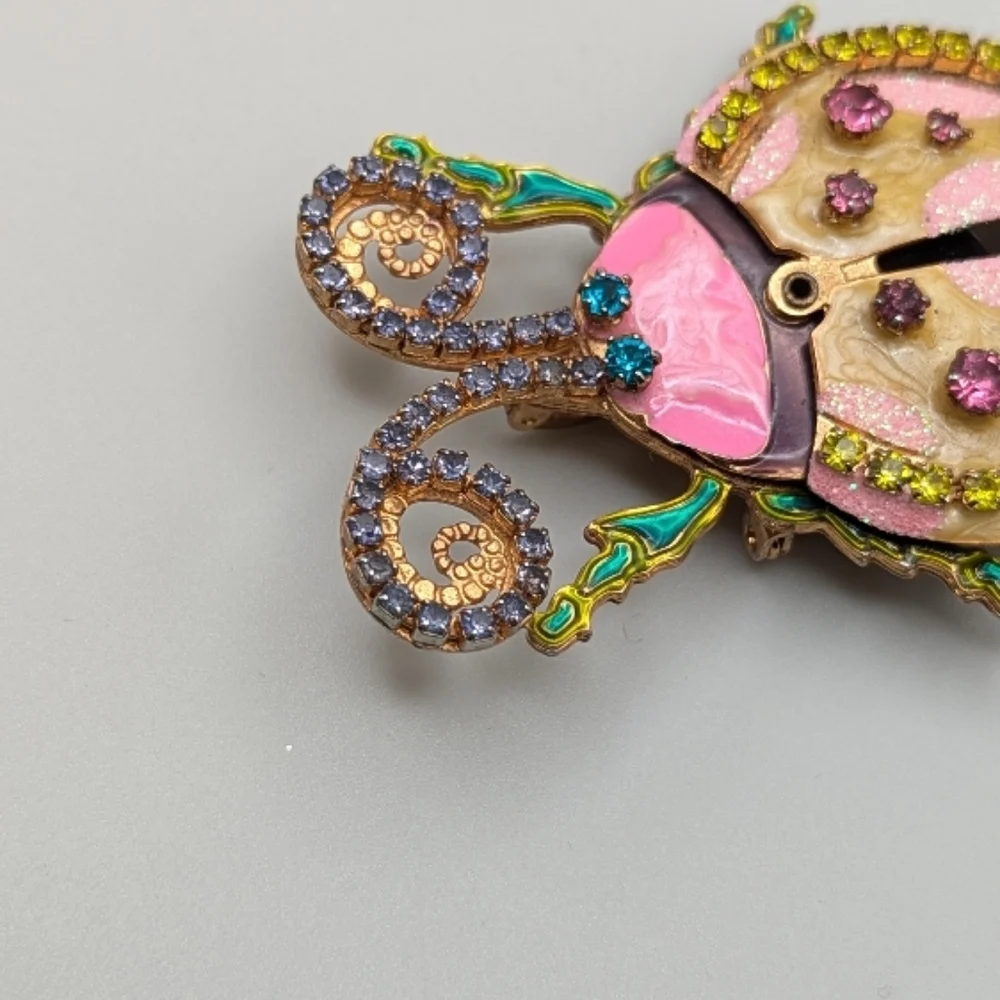 Lunch at the Ritz 2GO Crystal Studded Ladybug Brooch Pendant - Picture 4 of 7